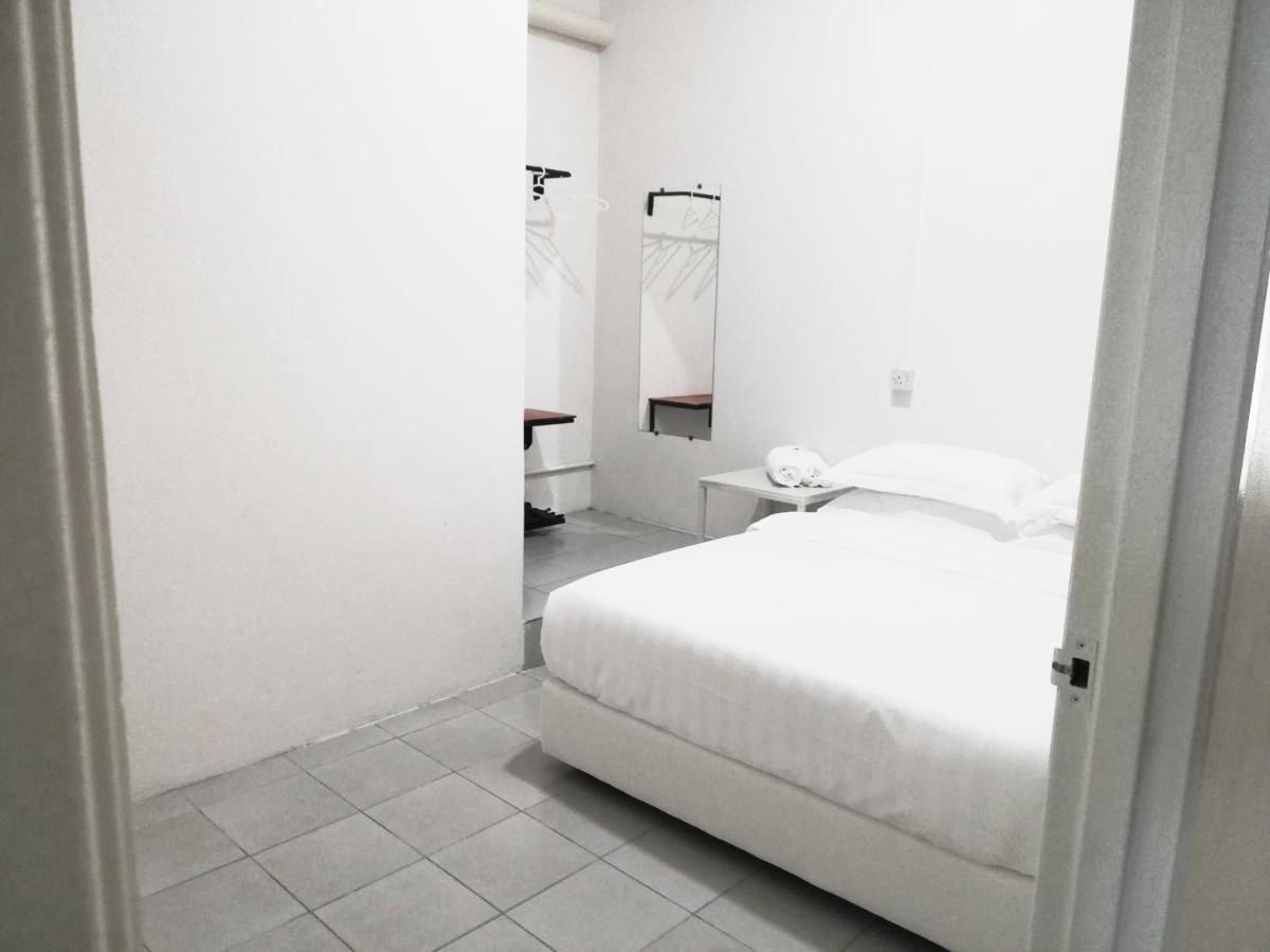 ออซซี ลอดจ์ Hotel เซมปอร์นา ภายนอก รูปภาพ